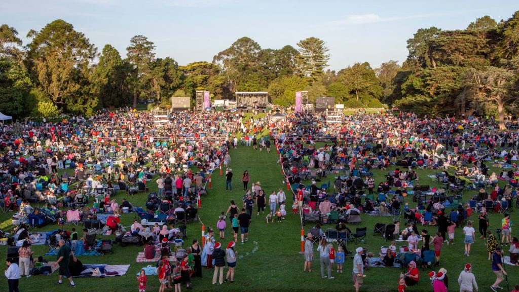 Crowds at Carols in Wyndham